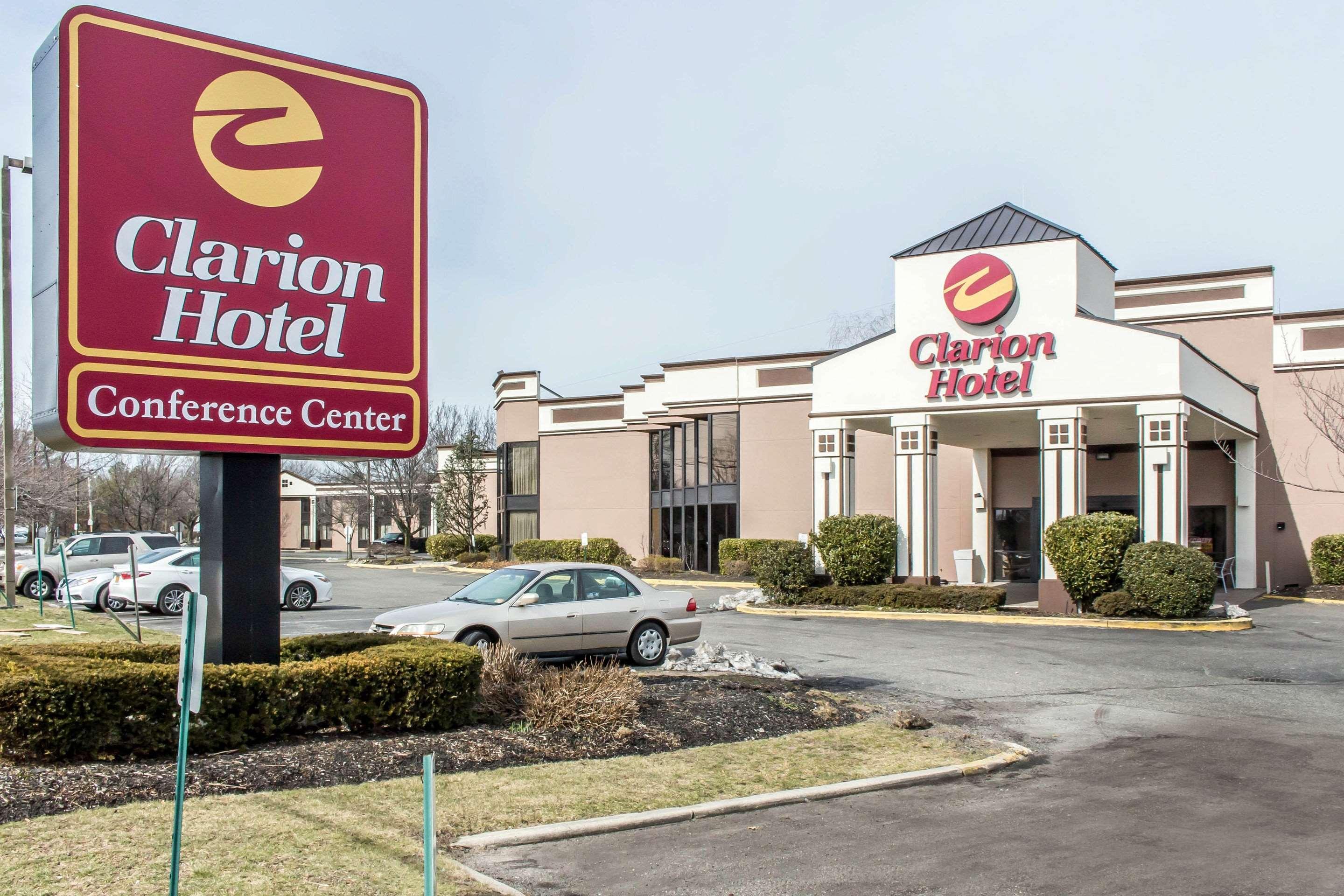 Clarion Hotel And Conference Center Ronkonkoma Bagian luar foto